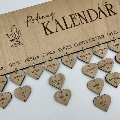 dreveny-rodinny-kalendar-na-zed.jpg Dřevěný rodinný kalendář na zeď se jmény