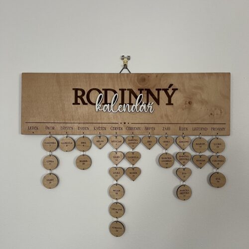 dreveny-rodinny-kalendar-na-zed.jpg Dřevěný rodinný kalendář na zeď se jmény