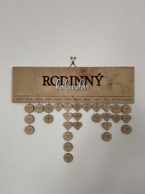 dreveny-rodinny-kalendar-na-zed.jpg Dřevěný rodinný kalendář na zeď se jmény