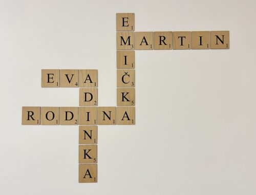 drevena-pismena-na-zed-scrabble-styl.jpg Dřevěná písmena na zeď inspirovaná deskovou hrou
